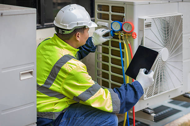 Professional Hvac Installation technician working in Franklin Park, FL